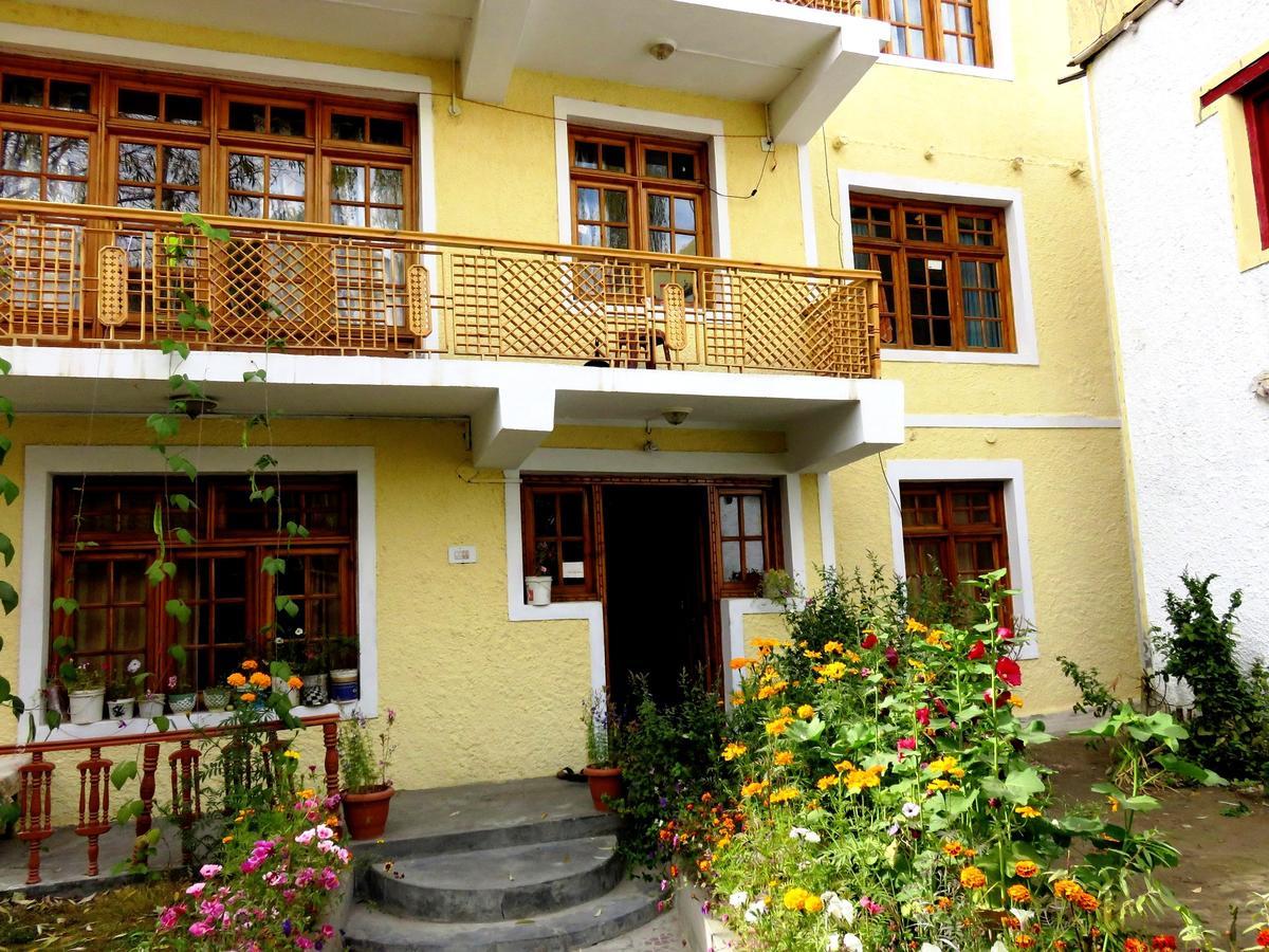 Tih Rahela Guest House & Home Stay Leh Exterior photo