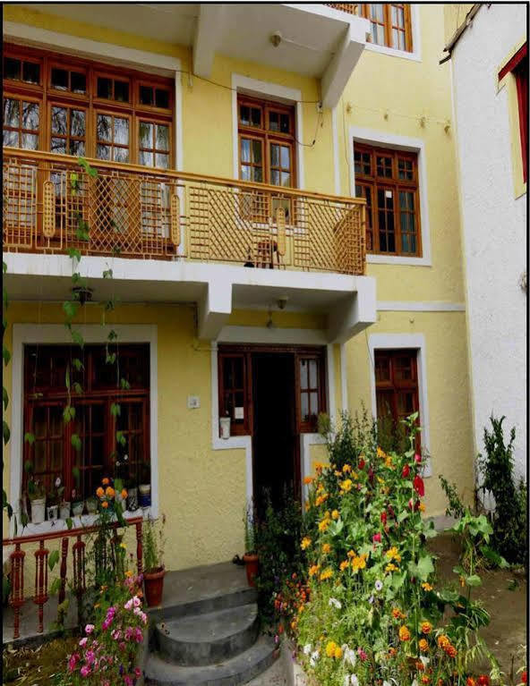 Tih Rahela Guest House & Home Stay Leh Exterior photo